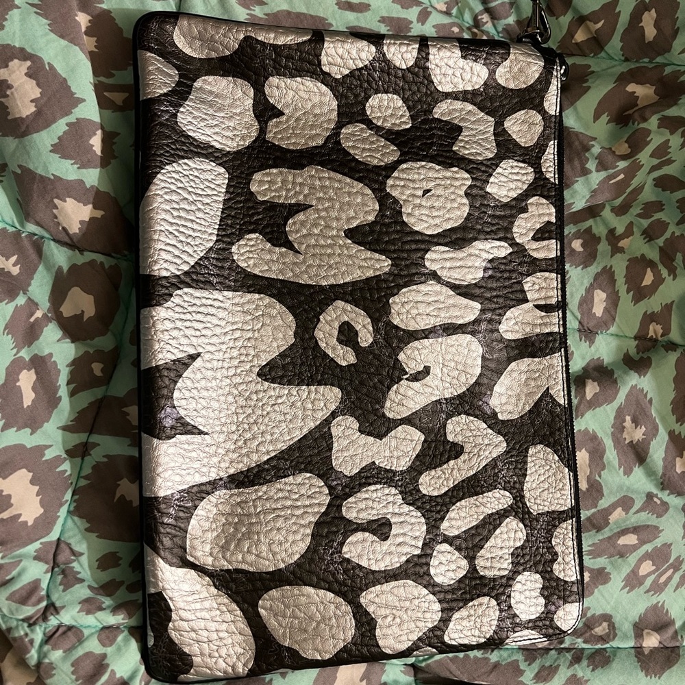 Mcm pouch black and silver 100% authentic. All black interior